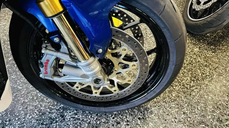 Honda CBR 1000 RR-R Fireblade SP 30th Anniversary (2022 - 23) (7)
