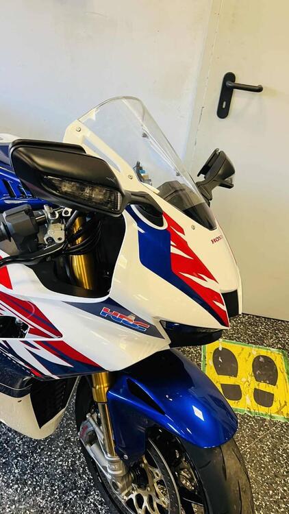 Honda CBR 1000 RR-R Fireblade SP 30th Anniversary (2022 - 23) (2)