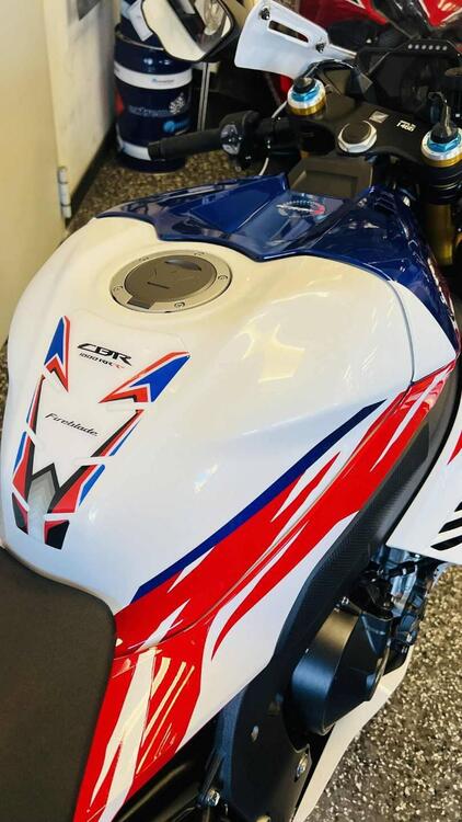 Honda CBR 1000 RR-R Fireblade SP 30th Anniversary (2022 - 23) (4)