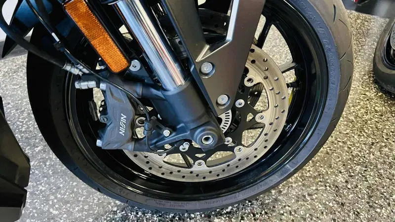 Suzuki GSX-8R (2024 - 26) (3)