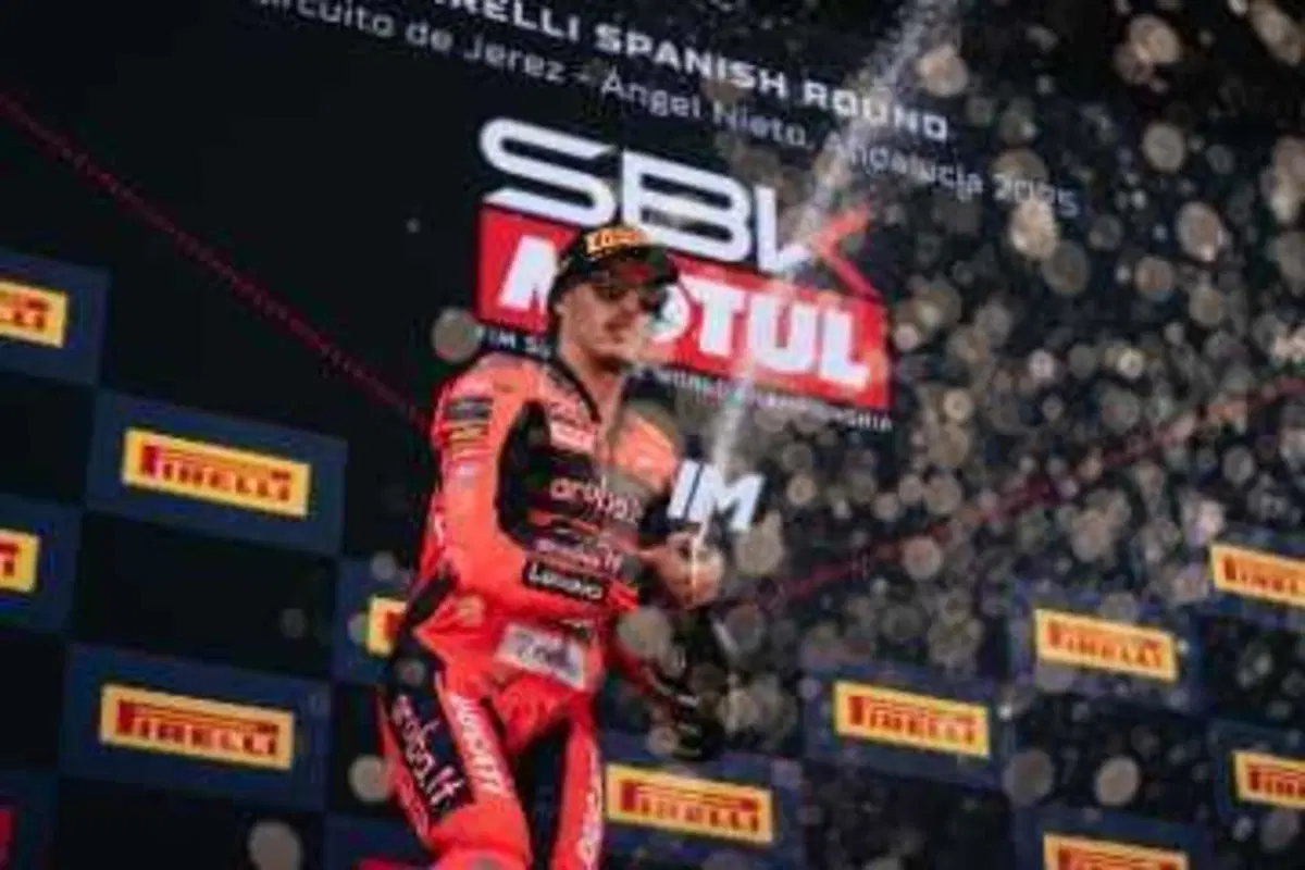 SBK 2025. GP di Spagna. Nicolò Bulega domina Gara1 a Jerez! (12)