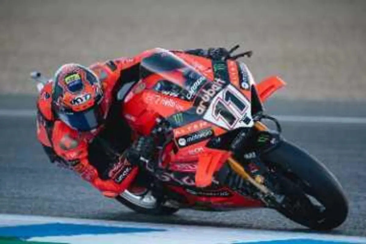 SBK 2025. GP di Spagna. Nicolò Bulega domina Gara1 a Jerez! (13)