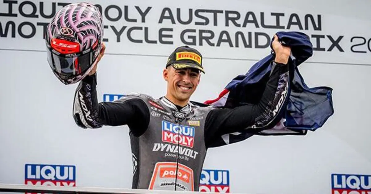 MotoGP 2025. GP dell'Australia. Moto2: Senna Agius eroe in casa! Sul podio Diogo Moreira, a -2 punti da Manu Gonzalez