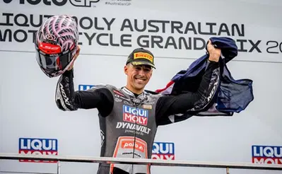 MotoGP 2025. GP dell'Australia. Moto2: Senna Agius eroe in casa! Sul podio Diogo Moreira, a -2 punti da Manu Gonzalez