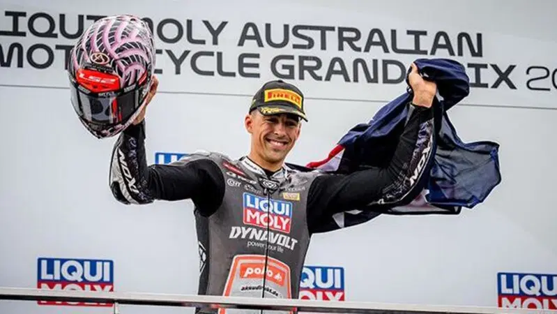 MotoGP 2025. GP dell'Australia. Moto2: Senna Agius eroe in casa! Sul podio Diogo Moreira, a -2 punti da Manu Gonzalez