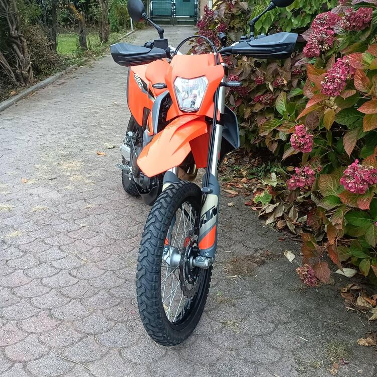 KTM 690 Enduro R (2022 - 25) (4)
