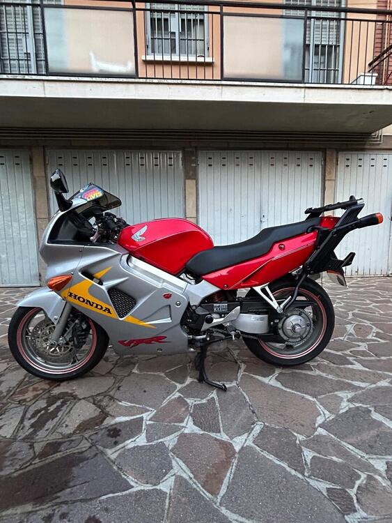 Honda VFR 800 (1998 - 01) (2)