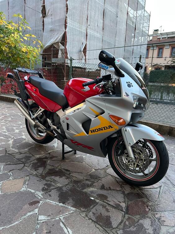 Honda VFR 800 (1998 - 01) (3)