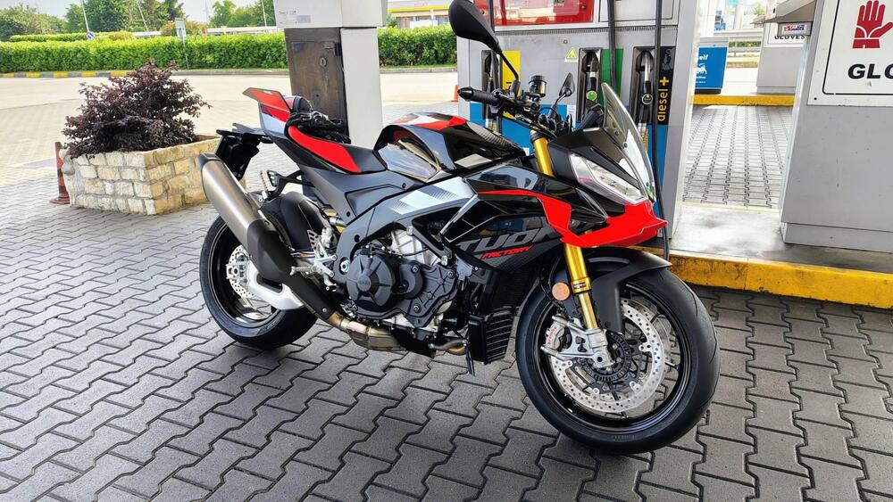 Aprilia Tuono V4 Factory (2025) (3)