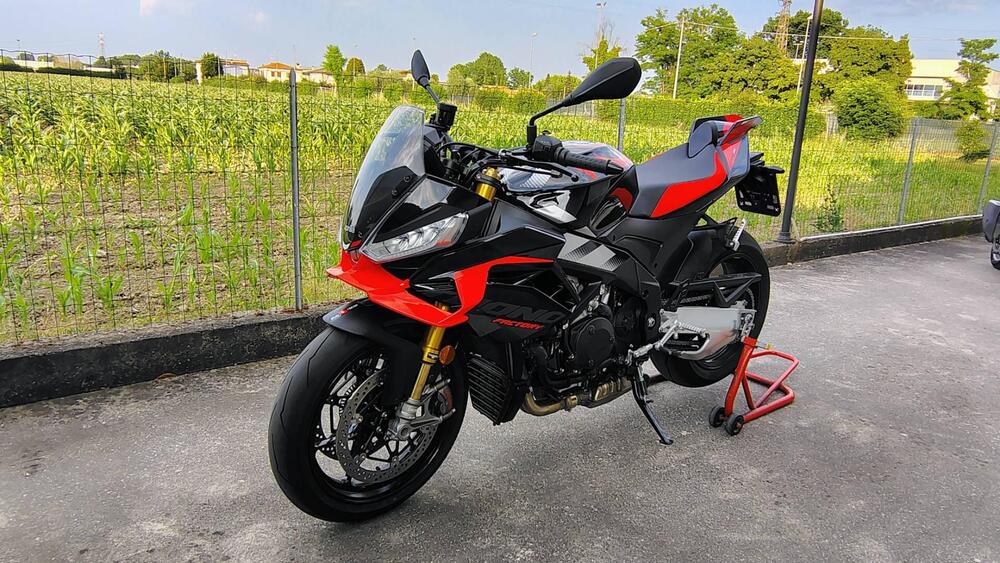 Aprilia Tuono V4 Factory (2025) (4)