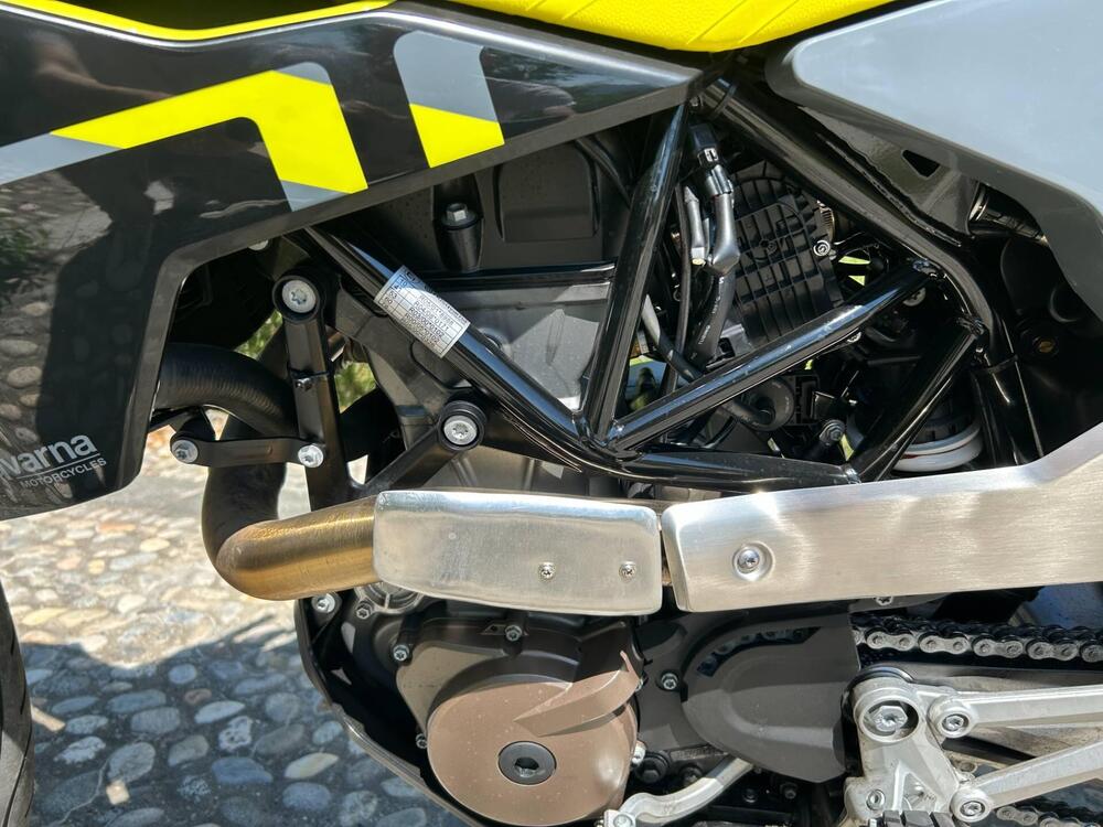 Husqvarna 701 Supermoto (2023 - 25) (3)