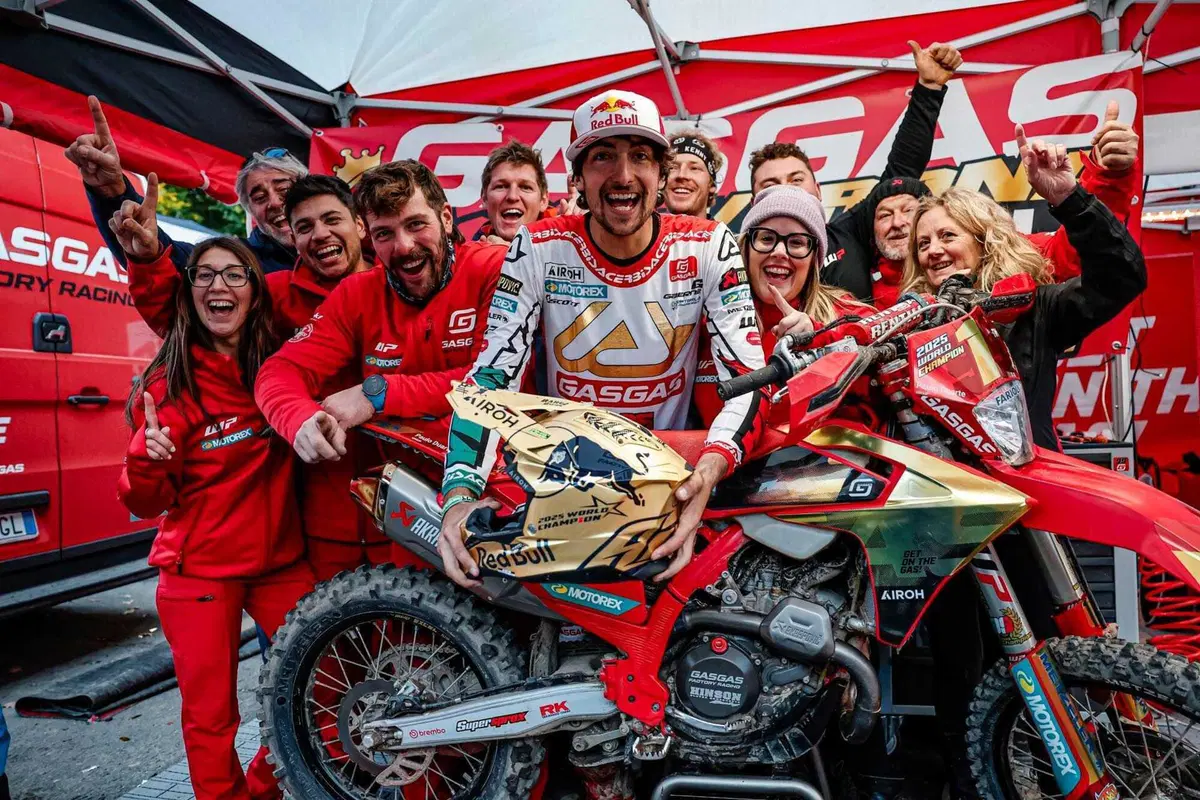 EnduroGP25 #7 Germania D2. Podio finale stellare: 3 Fuoriclasse, 4 Mondiali [VIDEO]