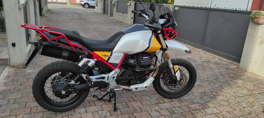 Moto Guzzi V85 TT Evocative Graphics (2019 - 20)