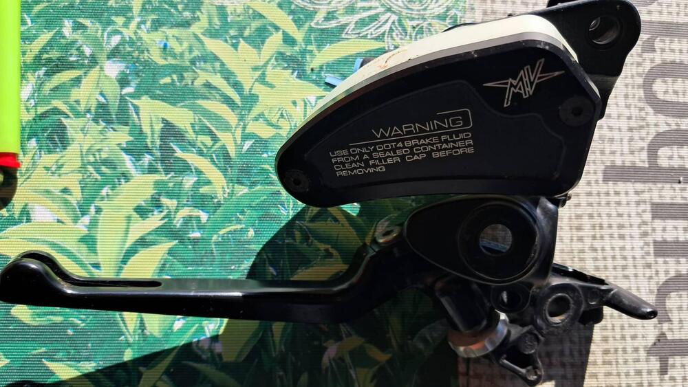 POMPA E LEVA FRENO ANTERIORE MV AGUSTA BRUTALE 675 (2)