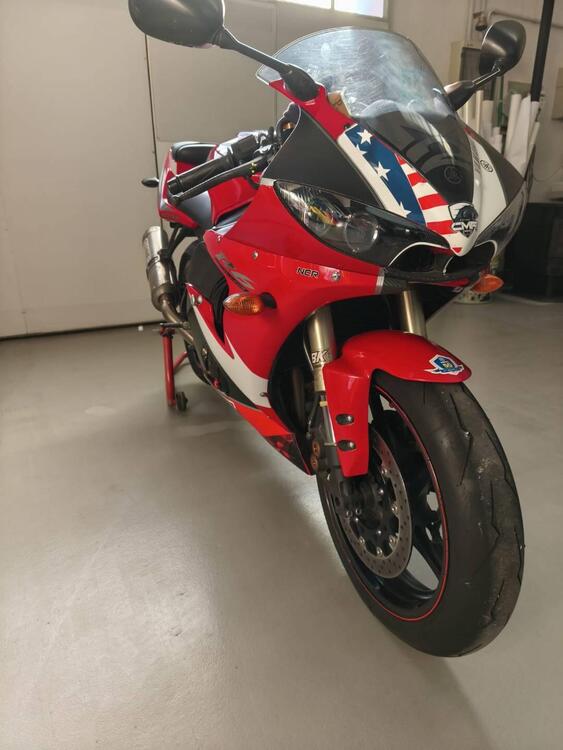 Yamaha YZF R6 (2005 - 06) (4)