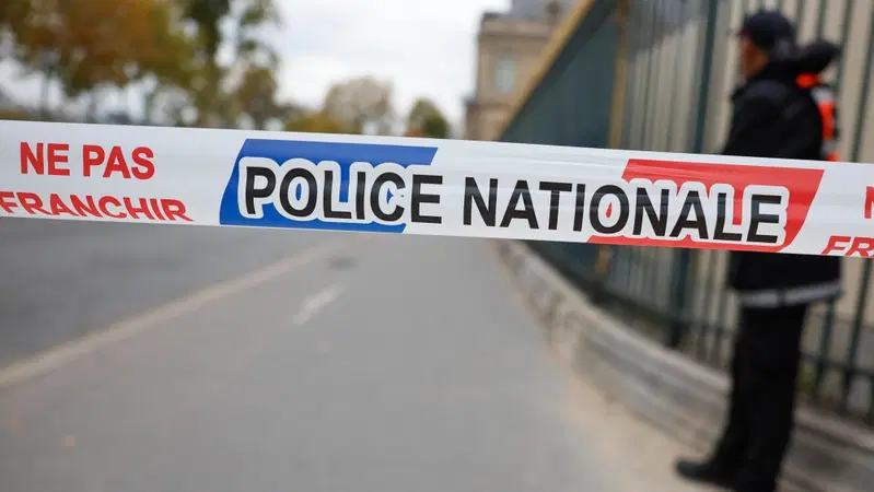 Furto al Louvre di Parigi: dopo il colpo i Lupin scappano con due scooter
