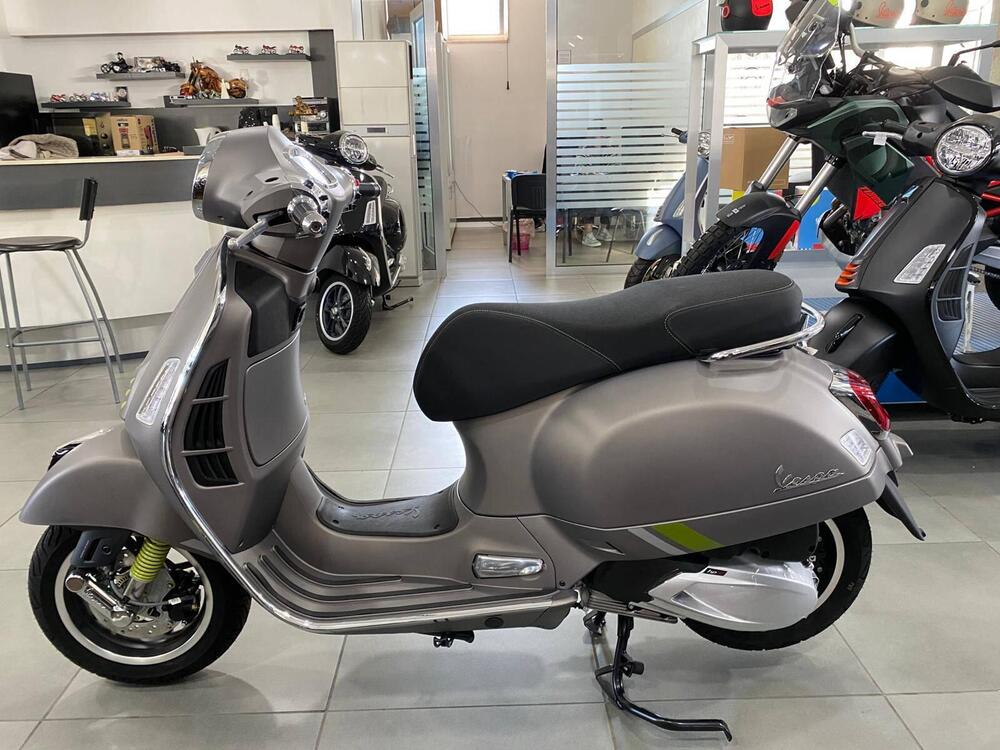 Vespa GTS 310 Super Tech (2025) (2)