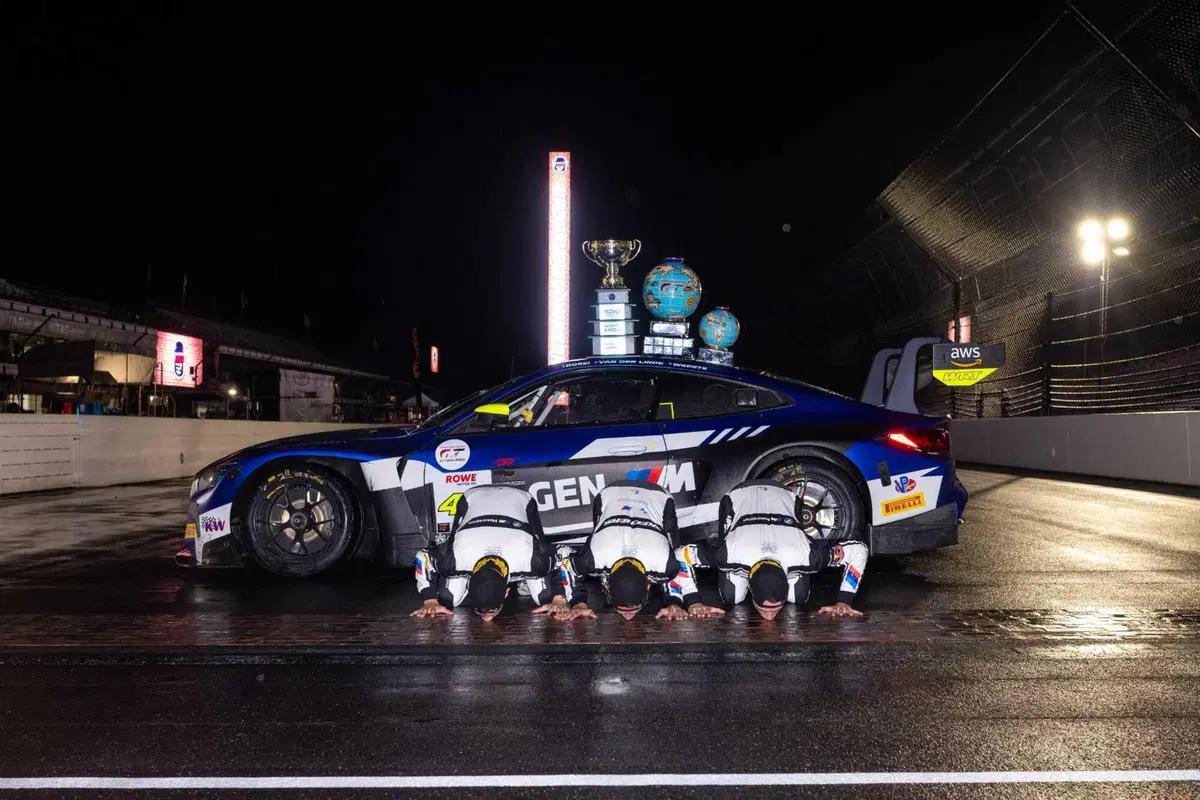 Valentino Rossi leggenda anche in auto: vince a Indianapolis 17 anni dopo il trionfo MotoGP [GALLERY] (2)