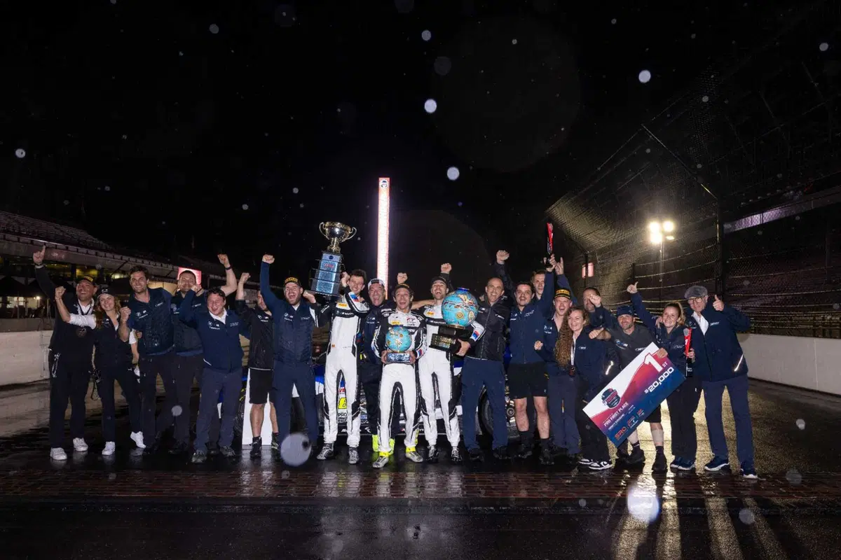 Valentino Rossi leggenda anche in auto: vince a Indianapolis 17 anni dopo il trionfo MotoGP [GALLERY] (3)