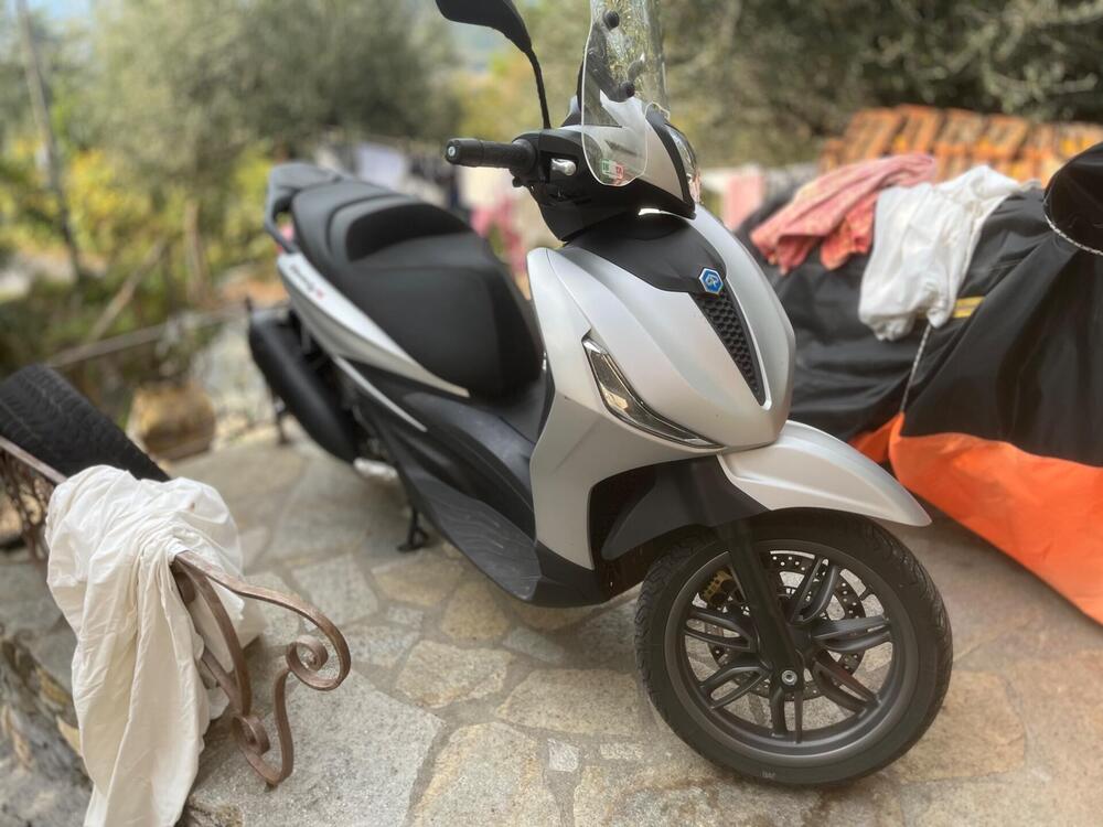 Piaggio Beverly 300 ABS-ASR (2021 - 25) (2)