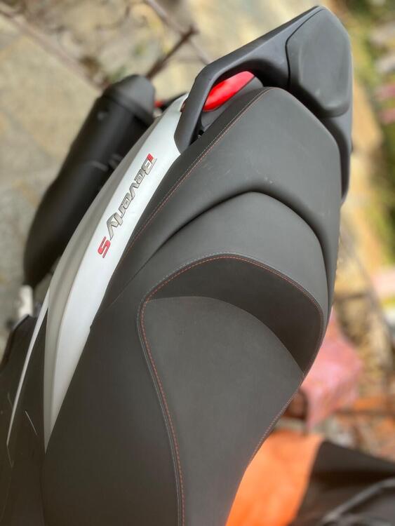 Piaggio Beverly 300 ABS-ASR (2021 - 25) (4)