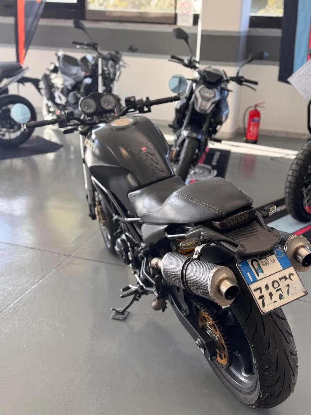 Ducati Monster 695 (2006 - 08) (3)