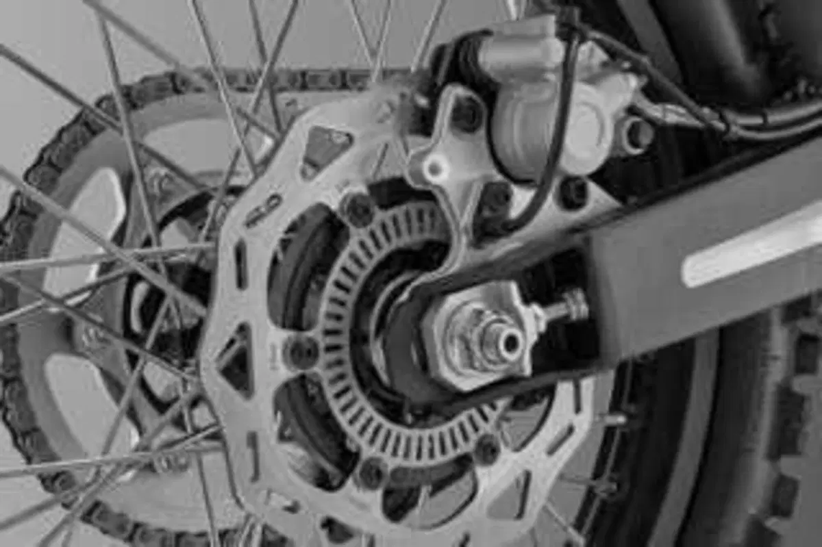 COV 125: la motard per i più giovani di QJMOTOR [GALLERY] (9)