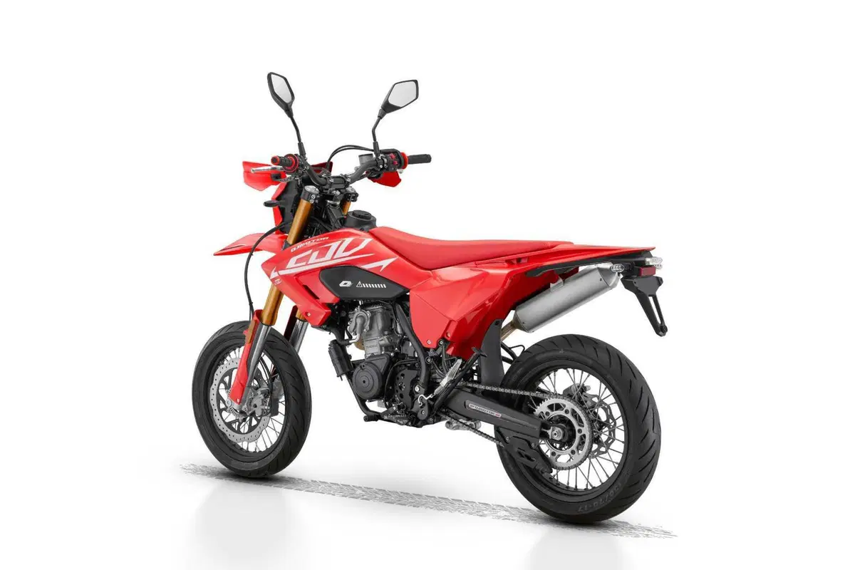 COV 125: la motard per i più giovani di QJMOTOR [GALLERY] (14)