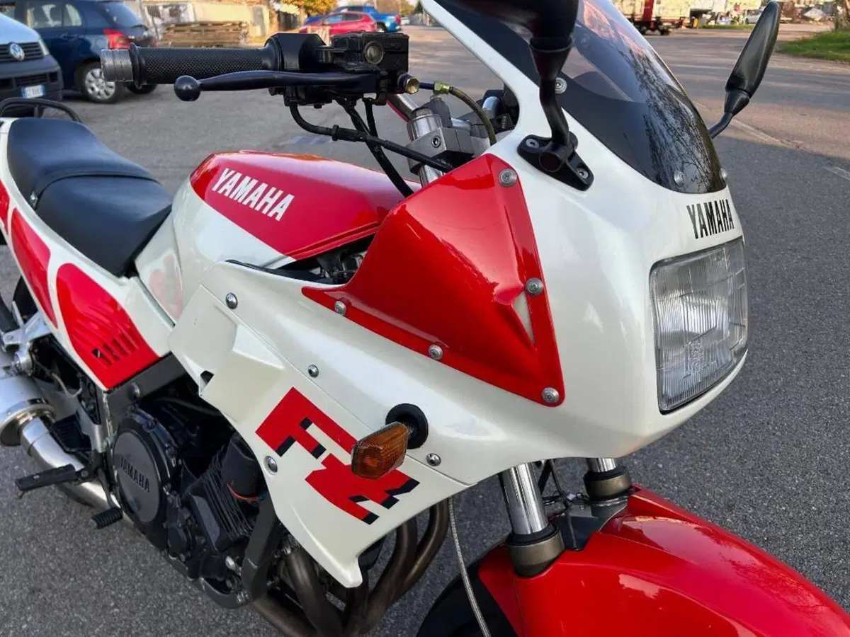 Yamaha FZ 750 (1985 - 88) (3)