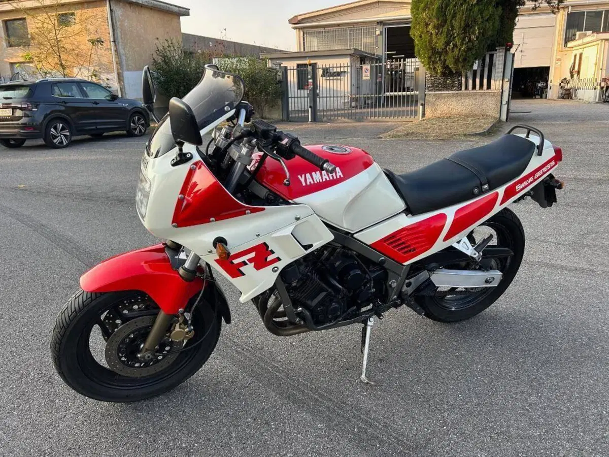 Yamaha FZ 750 (1985 - 88) (4)