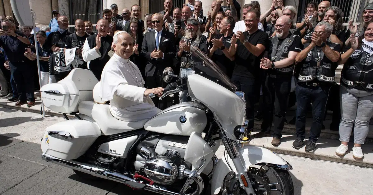 La BMW R 18 Transcontinental del Papa aggiudicata all&rsquo;asta per 156.000euro 