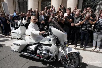La BMW R 18 Transcontinental del Papa aggiudicata all&rsquo;asta per 156.000euro 