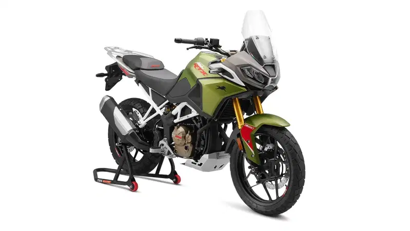 TVS lancia a Eicma la nuova RTX 300: 35 cavalli per viaggiare spendendo poco