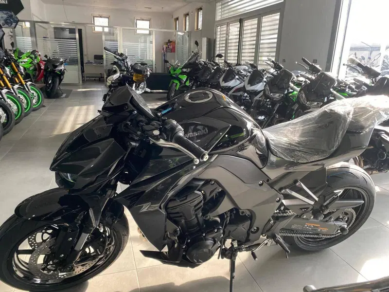 Kawasaki Z 1100 (2026) (2)