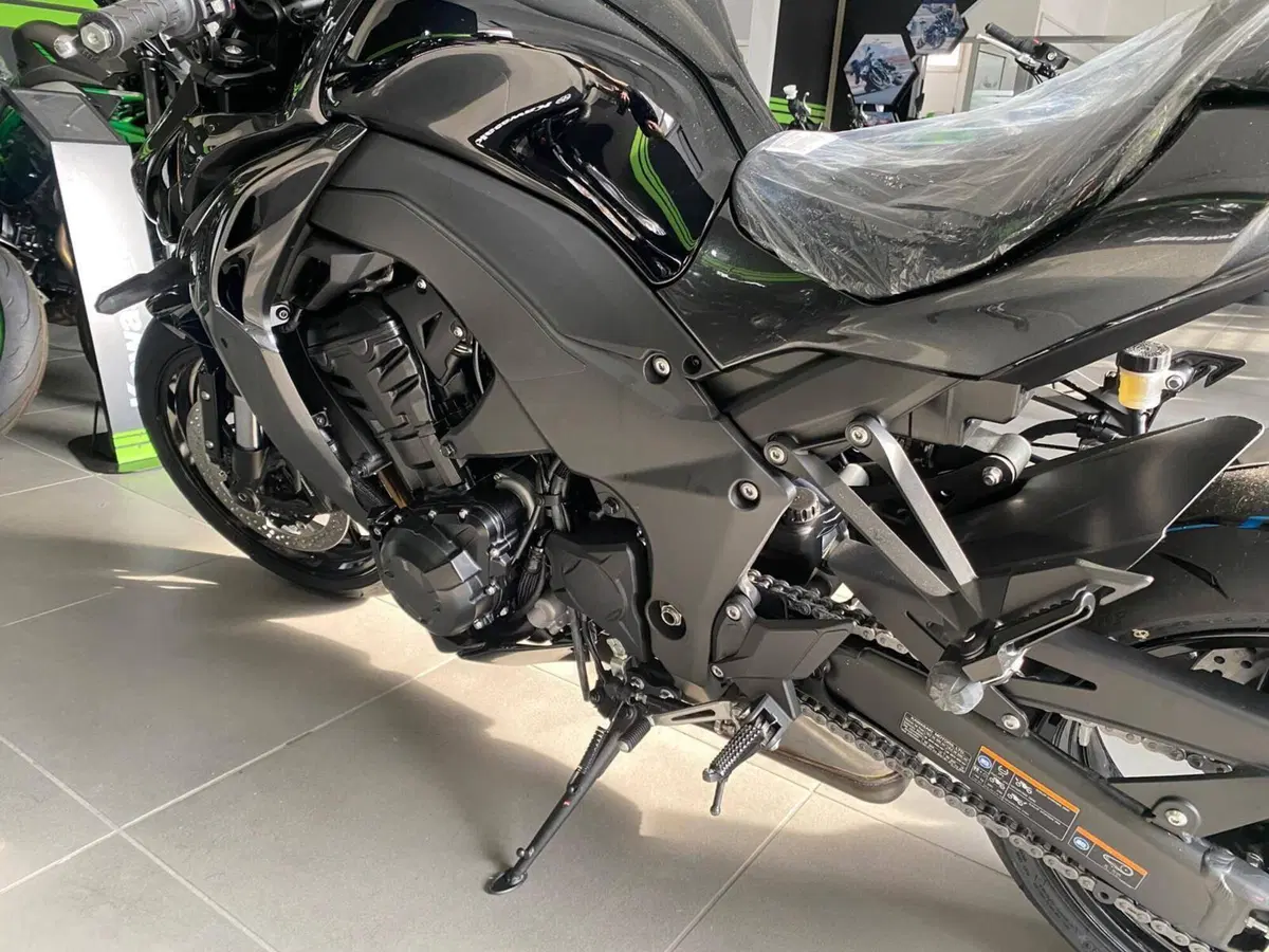 Kawasaki Z 1100 (2026) (8)