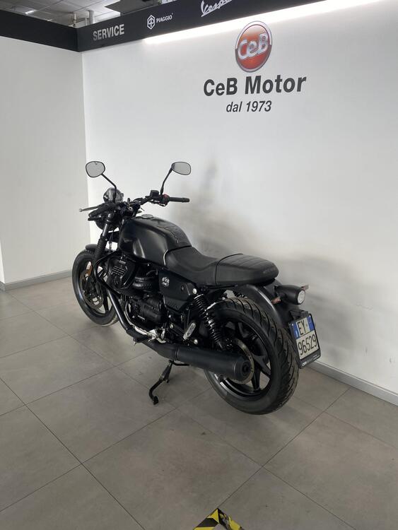Moto Guzzi V7 Stone (2021 - 24) (4)