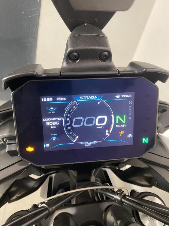 Moto Guzzi V85 Strada (2024 - 25) (2)