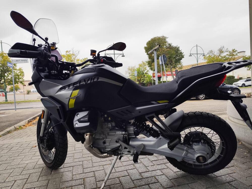 Moto Guzzi Stelvio (2024 - 25) (5)