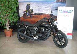 Moto Guzzi V7 Stone (2025) nuova