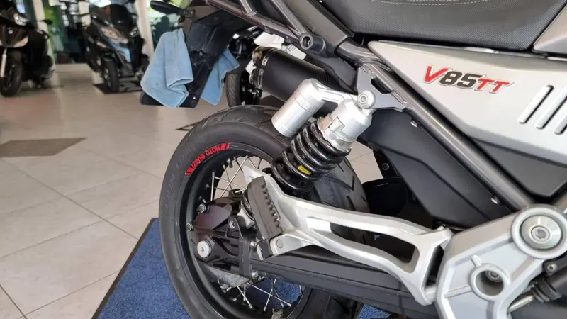 Moto Guzzi V85 TT (2019 - 20) (8)