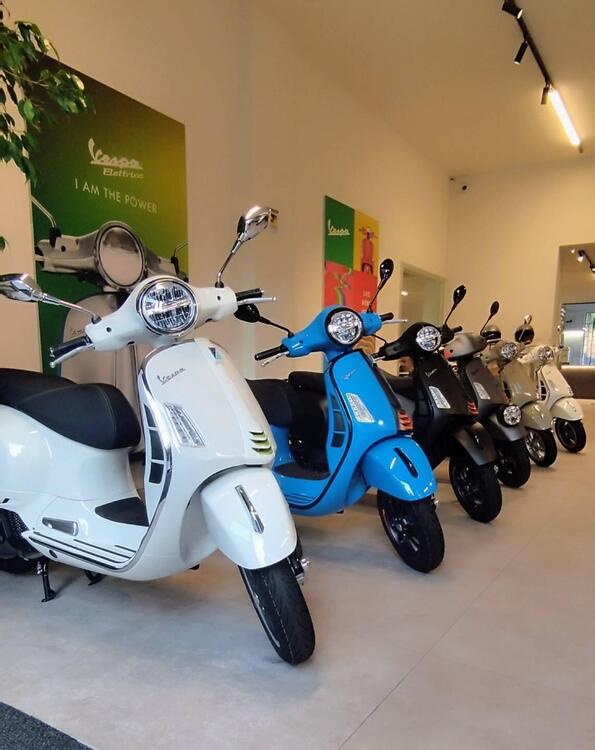 Vespa GTS 125 (2025) (2)