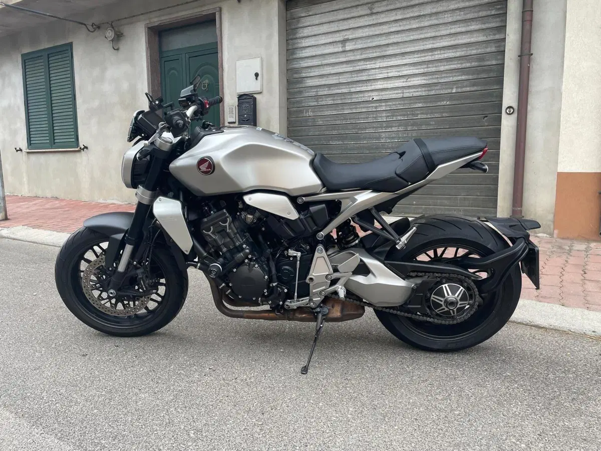 Honda CB 1000 R (2021 - 25) (3)