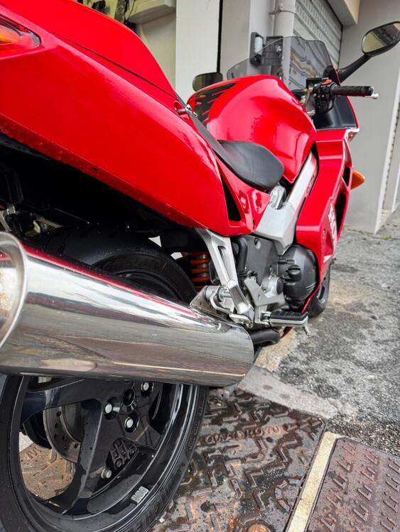 Honda VFR 800 (1998 - 01) (4)