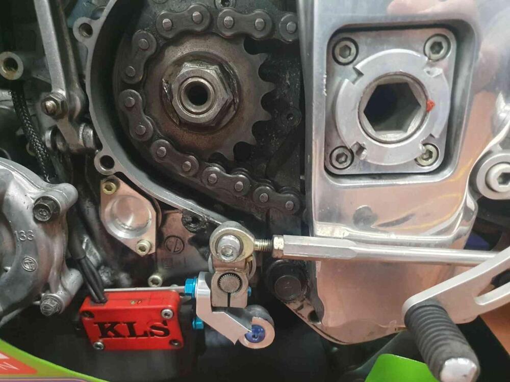 Kawasaki Ninja 750 ZX-7RR (4)