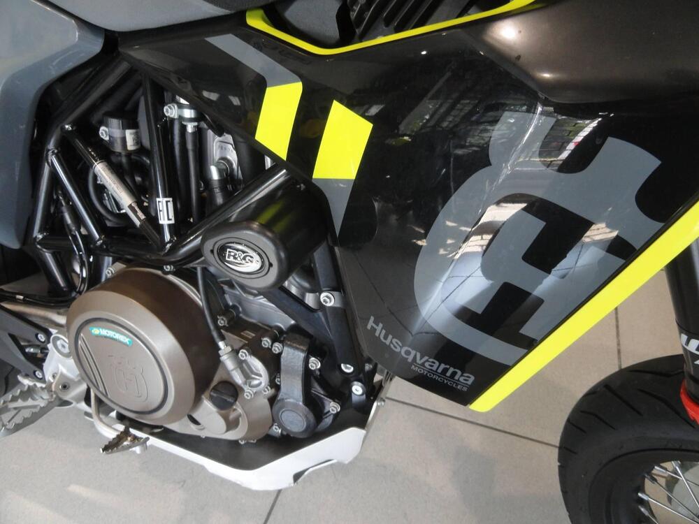 Husqvarna 701 Supermoto (2023 - 25) (3)