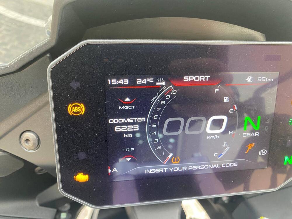 Moto Guzzi V100 Mandello (2025) (3)