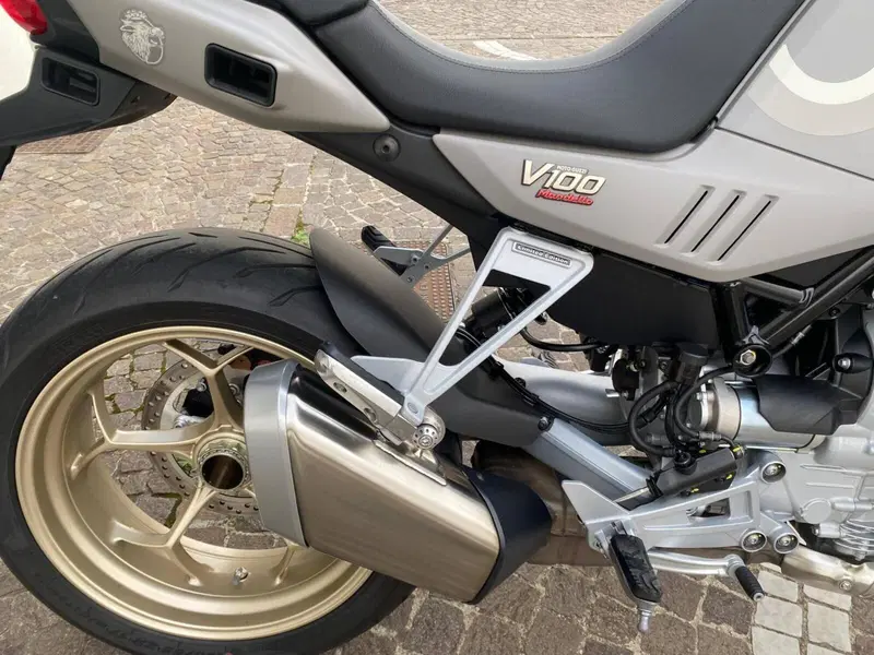 Moto Guzzi V100 Mandello (2025 - 26) (9)