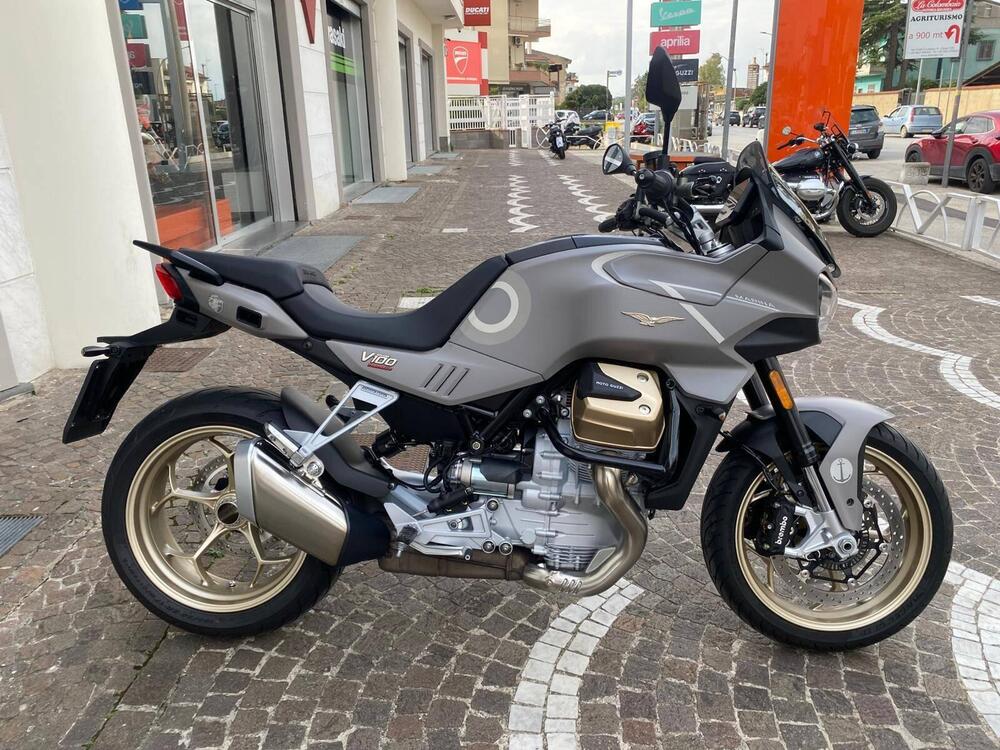 Moto Guzzi V100 Mandello (2025)