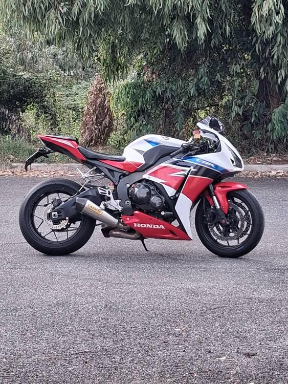 Honda CBR 1000 RR Fireblade (2012 - 16) (3)