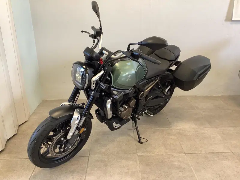 Voge Trofeo 300AC (2021 - 26) (3)